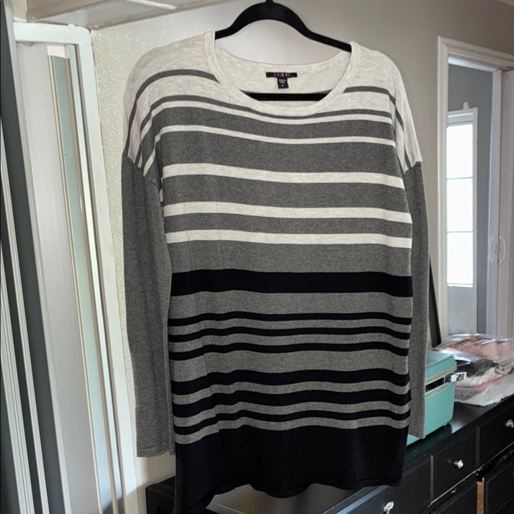 Cyrus Striped Gray and Black Sweater Size L